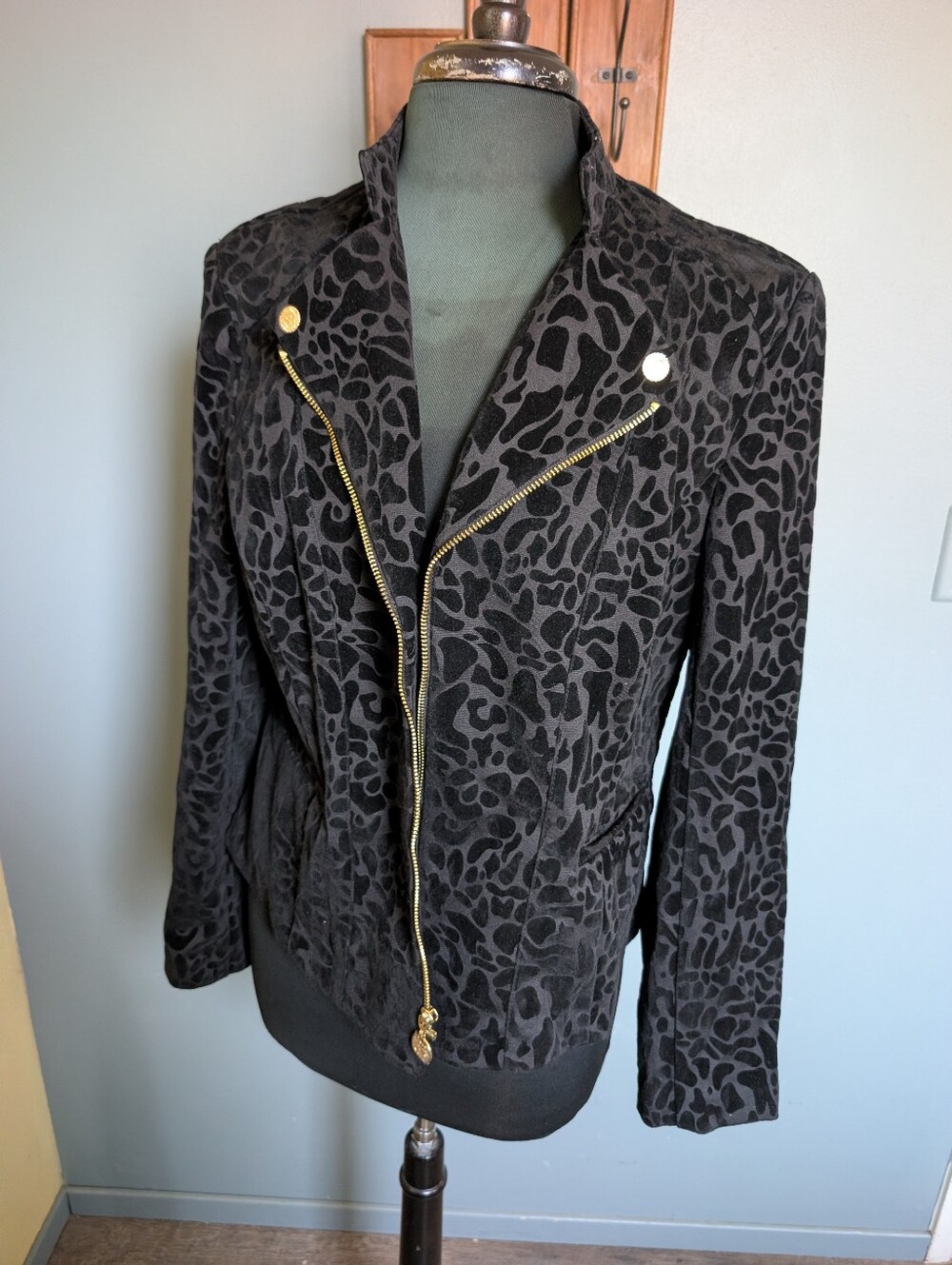 Anne Klein Women’s Black Leopard-Print Zip Front Jacket